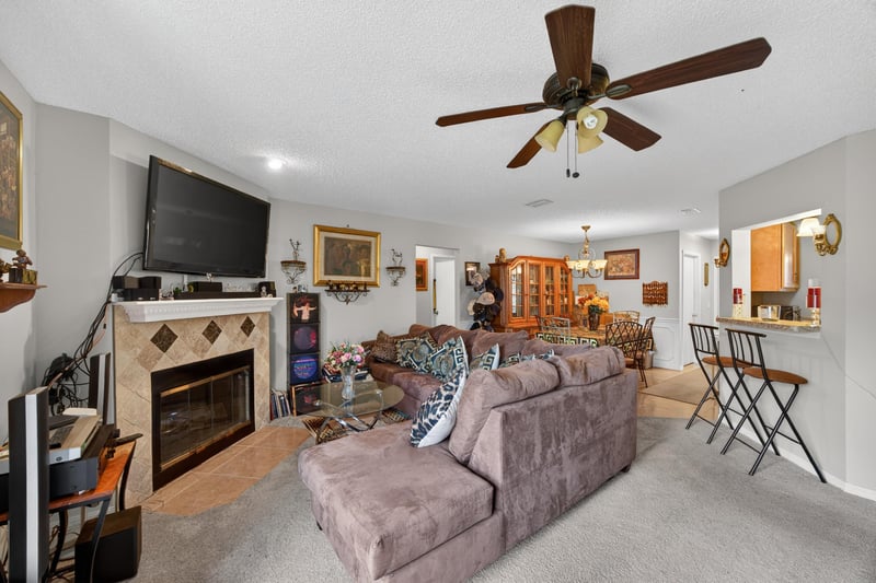 Photo 9 of 8849 Victoria Landing Dr W, Jacksonville, FL 32208, photographed by Megapixeler