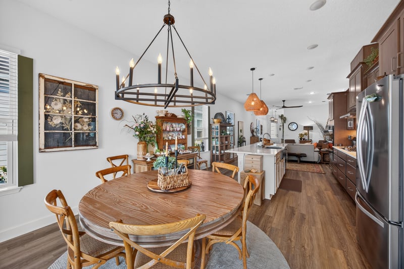 Dining area with round table and chandelier at 129 Amberwood Dr, St. Augustine, FL