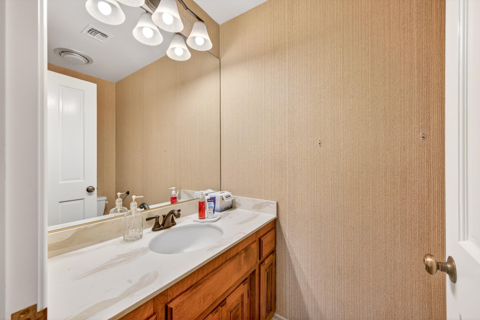 5261 N Van Ness Blvd, photo 60