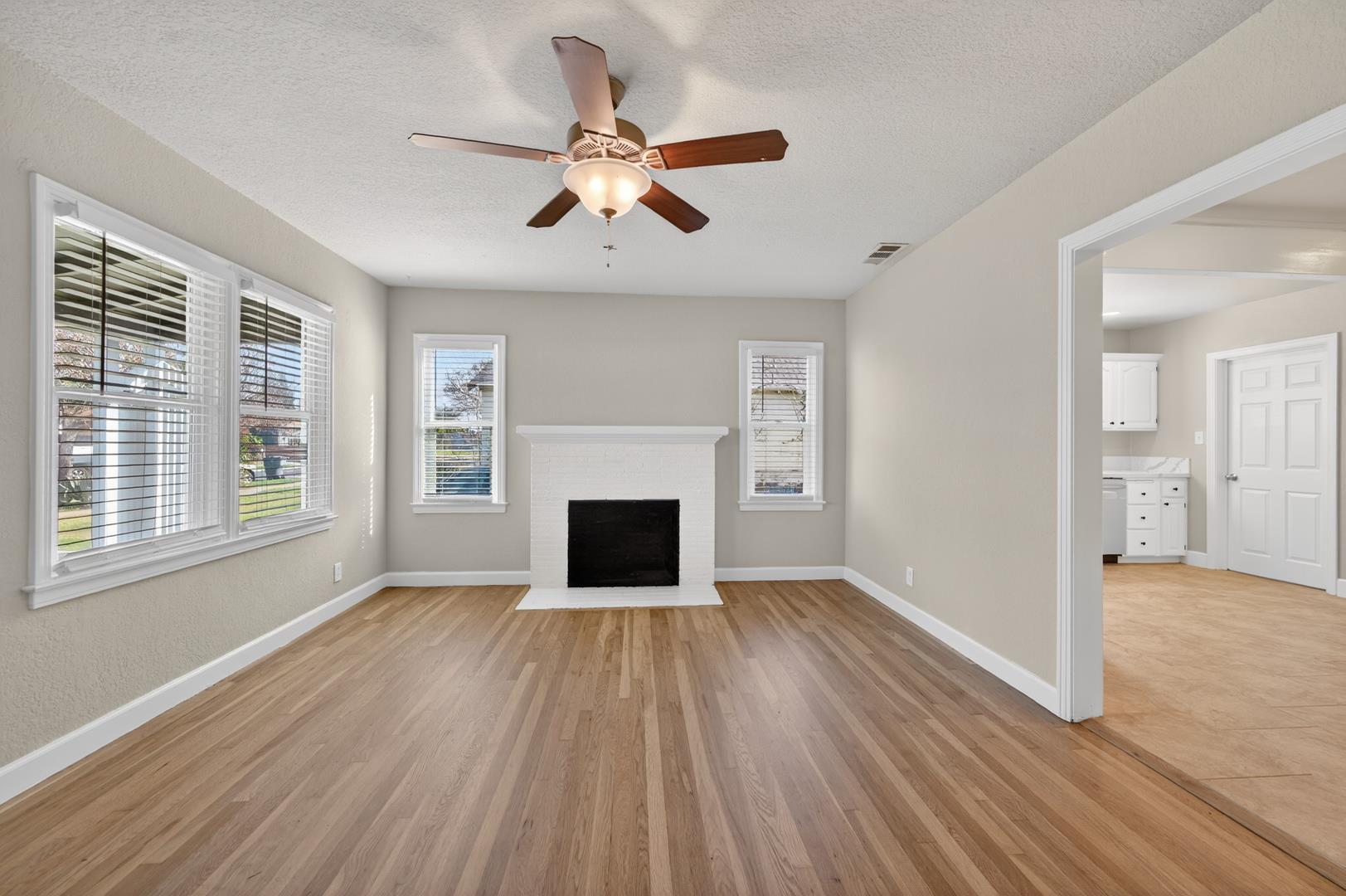 1146 E Cortland Ave, photo 8
