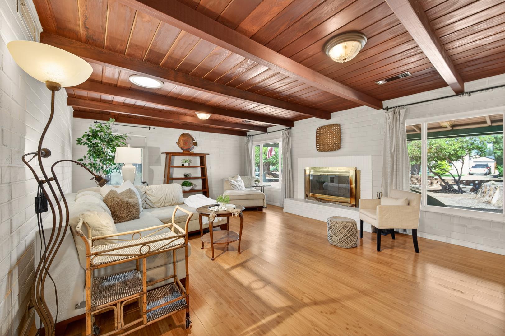 1220 E Sussex Way, photo 11