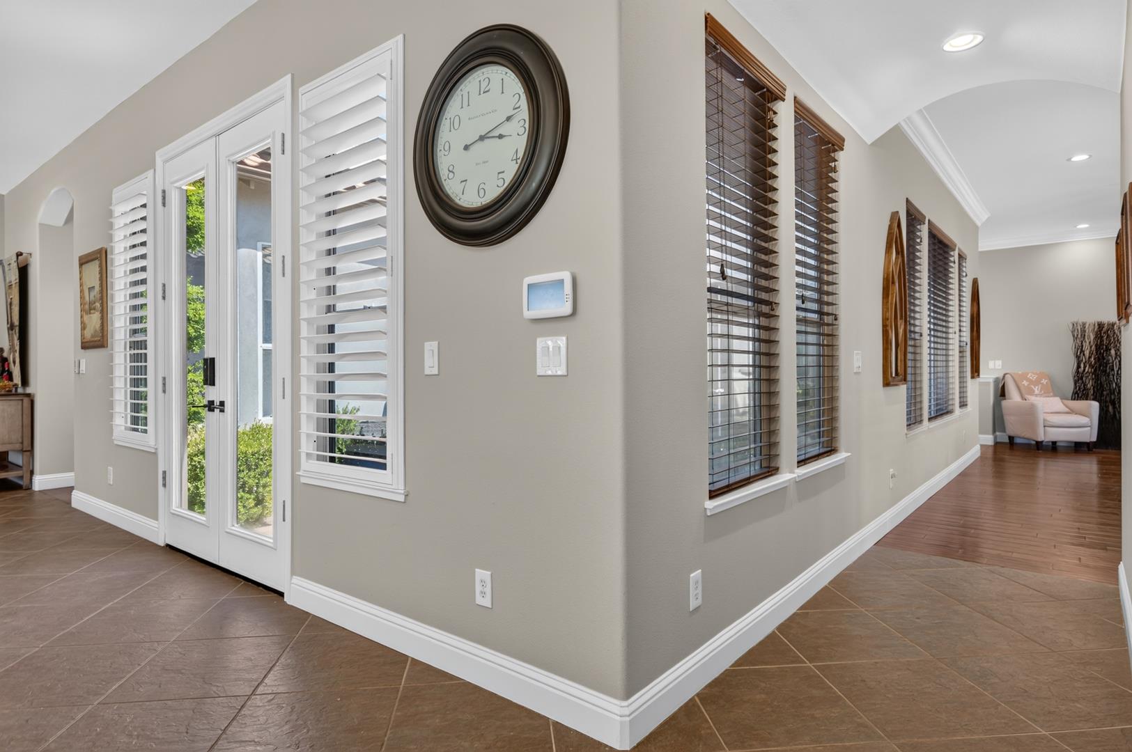 633 W Richmond Ave, photo 38
