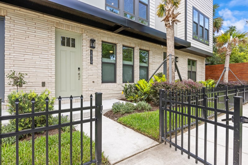 Photo 8 of 1610 Lang Ct, Jacksonville, FL 32207, photographed by Megapixeler