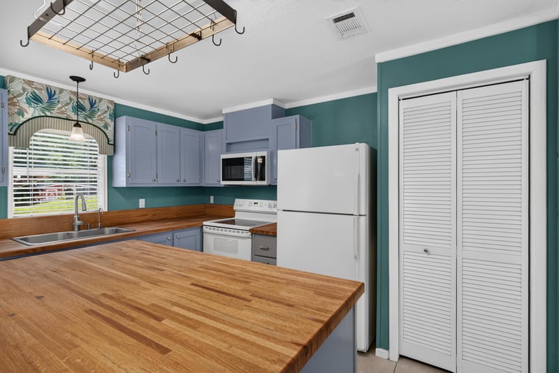 Kitchen island counter with hanging rack at 2549 Snapdragon Ave, Middleburg, FL 32068