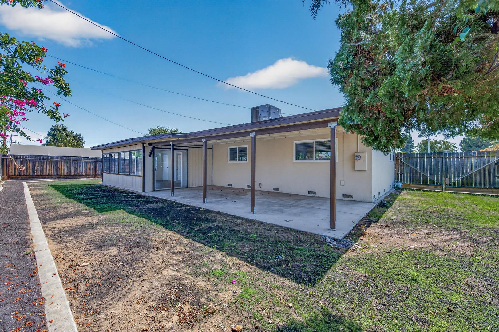 957 W Pico Ave, photo 32