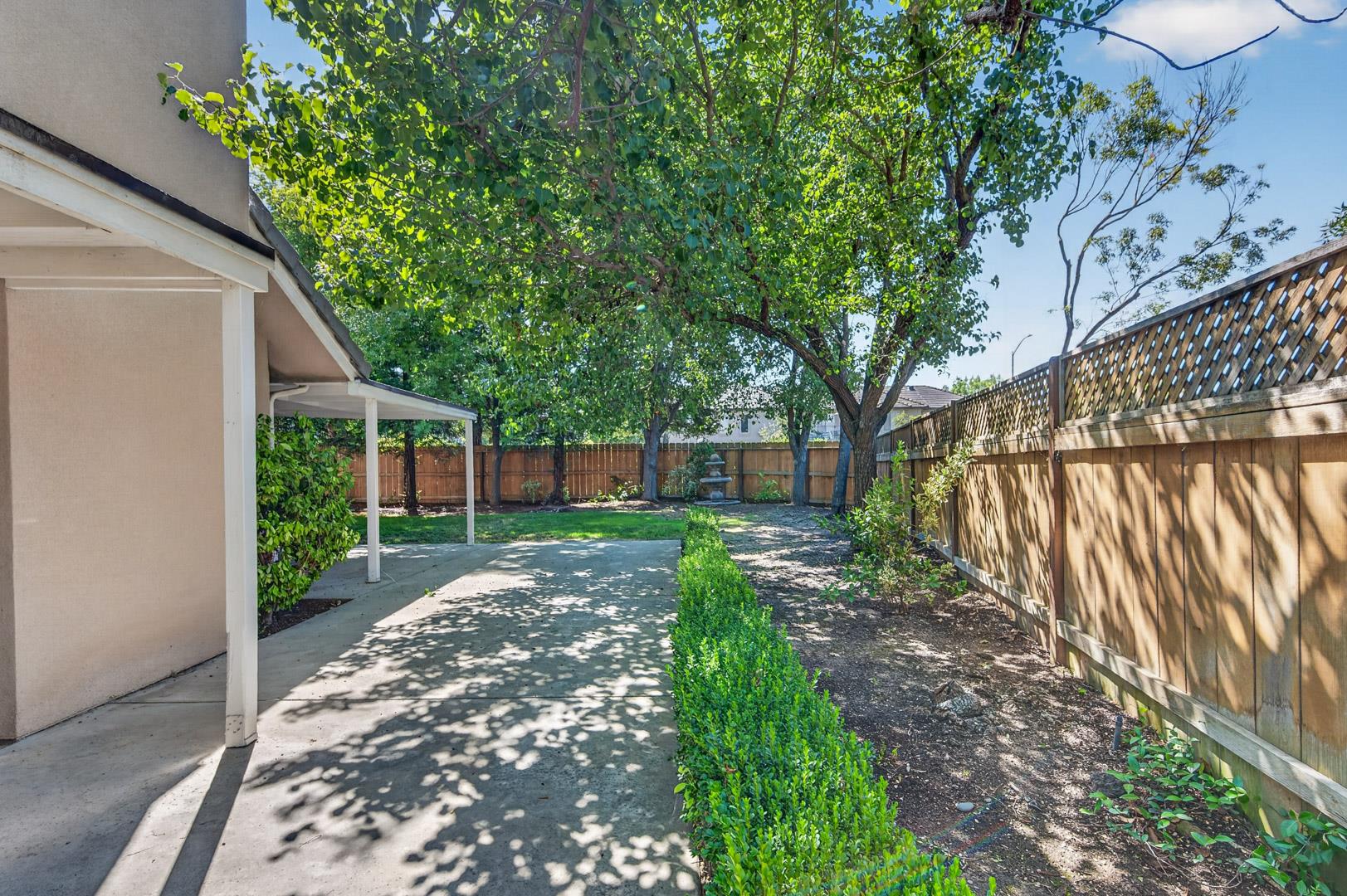 1327 E La France Dr, photo 49