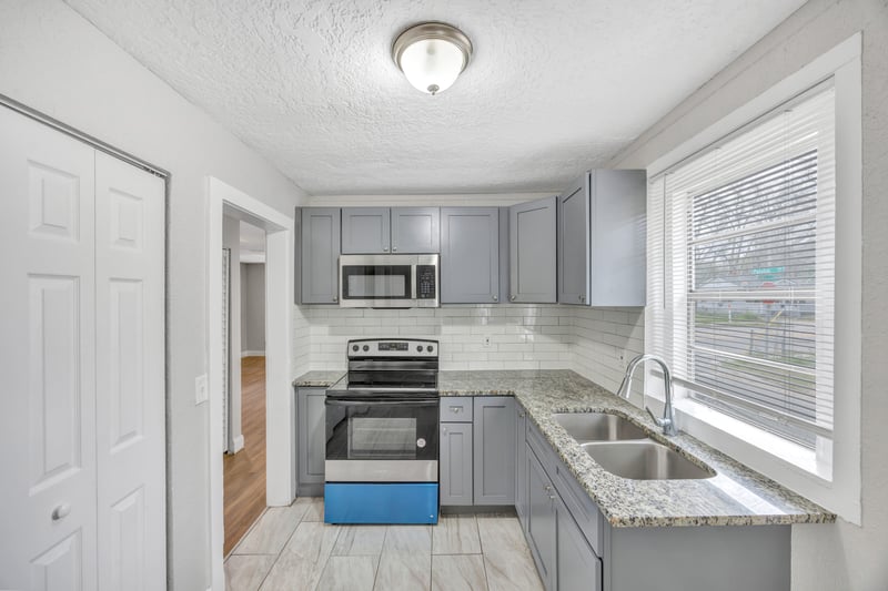 Photo 8 of 2037 W 13th St, Jacksonville, FL 32209, photographed by Megapixeler