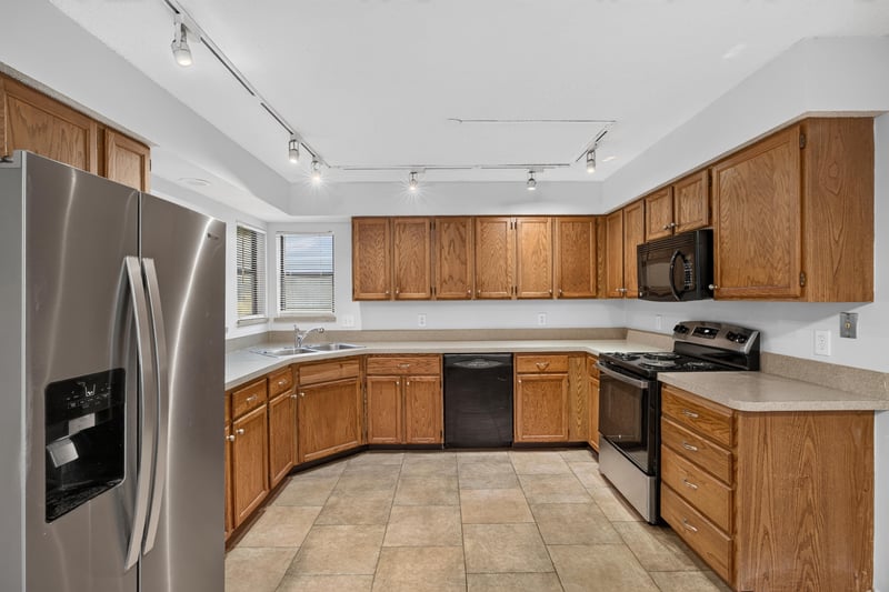 Kitchen appliance view, photographed by Megapixeler on Apple Oak Ct, Jacksonville