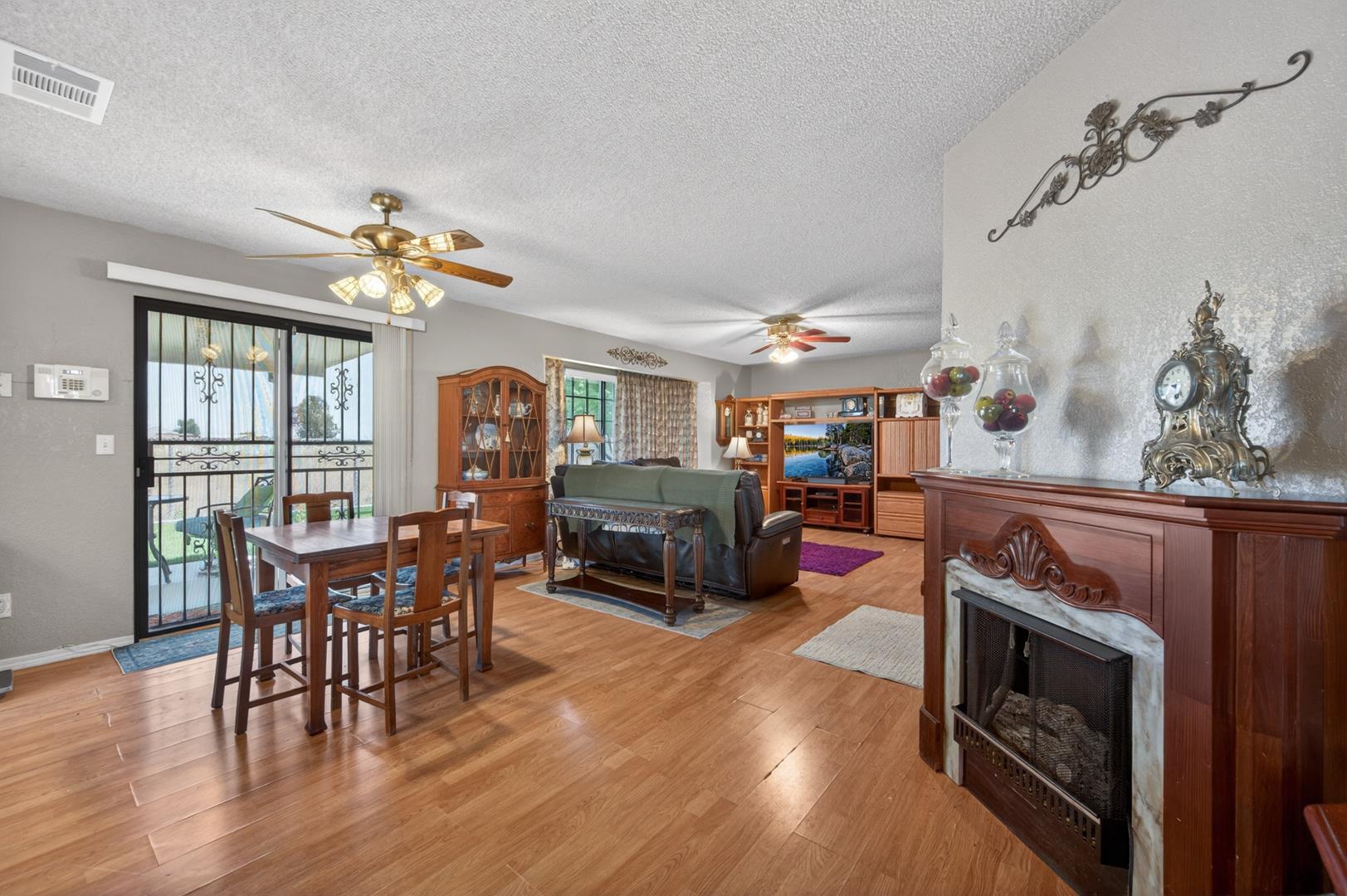 686 N Hayes Ave, photo 22