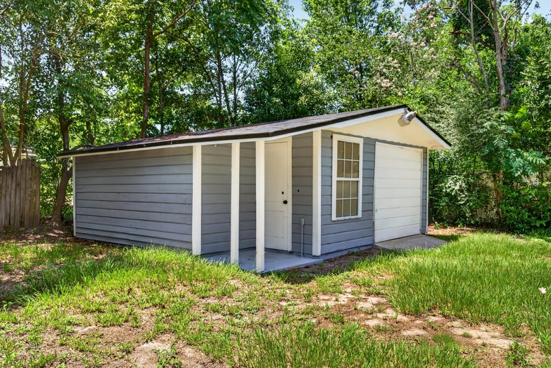 Detached outbuilding with covered porch at 1928 Montmarte Dr, Jacksonville, FL 32210