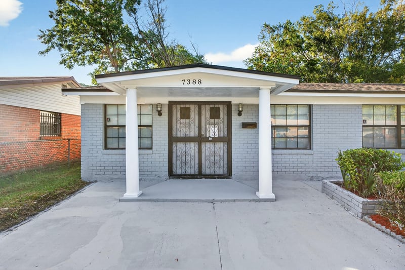 Photo 3 of 7388 Simms Dr, Jacksonville, FL 32209, photographed by Megapixeler