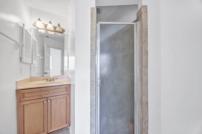 Photo 33 of 8300 Plaza Gate Ln unit 1062, Jacksonville, FL 32217, photographed by Megapixeler