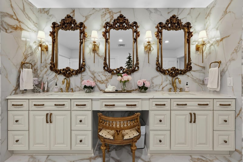 Primary Bath at 7987 Hollyridge Rd, Jacksonville, FL 32256