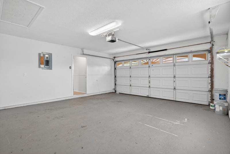 Garage 2 at 516 Penman Rd, Neptune Beach, FL 32266