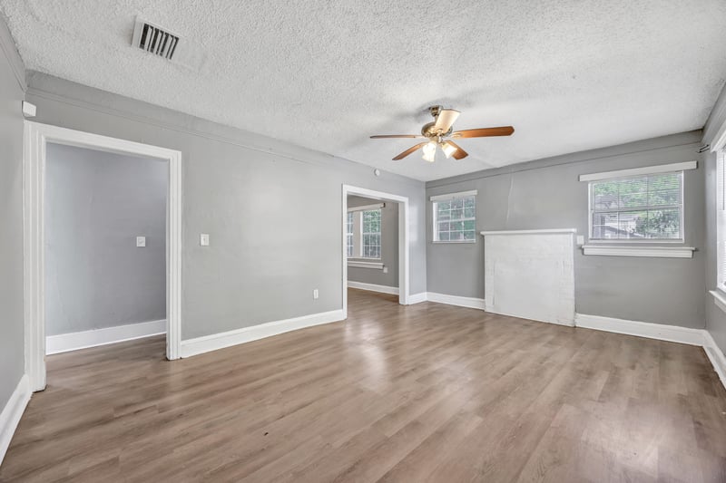 Photo 7 of 1439 W 15th St, Jacksonville, FL 32209, photographed by Megapixeler