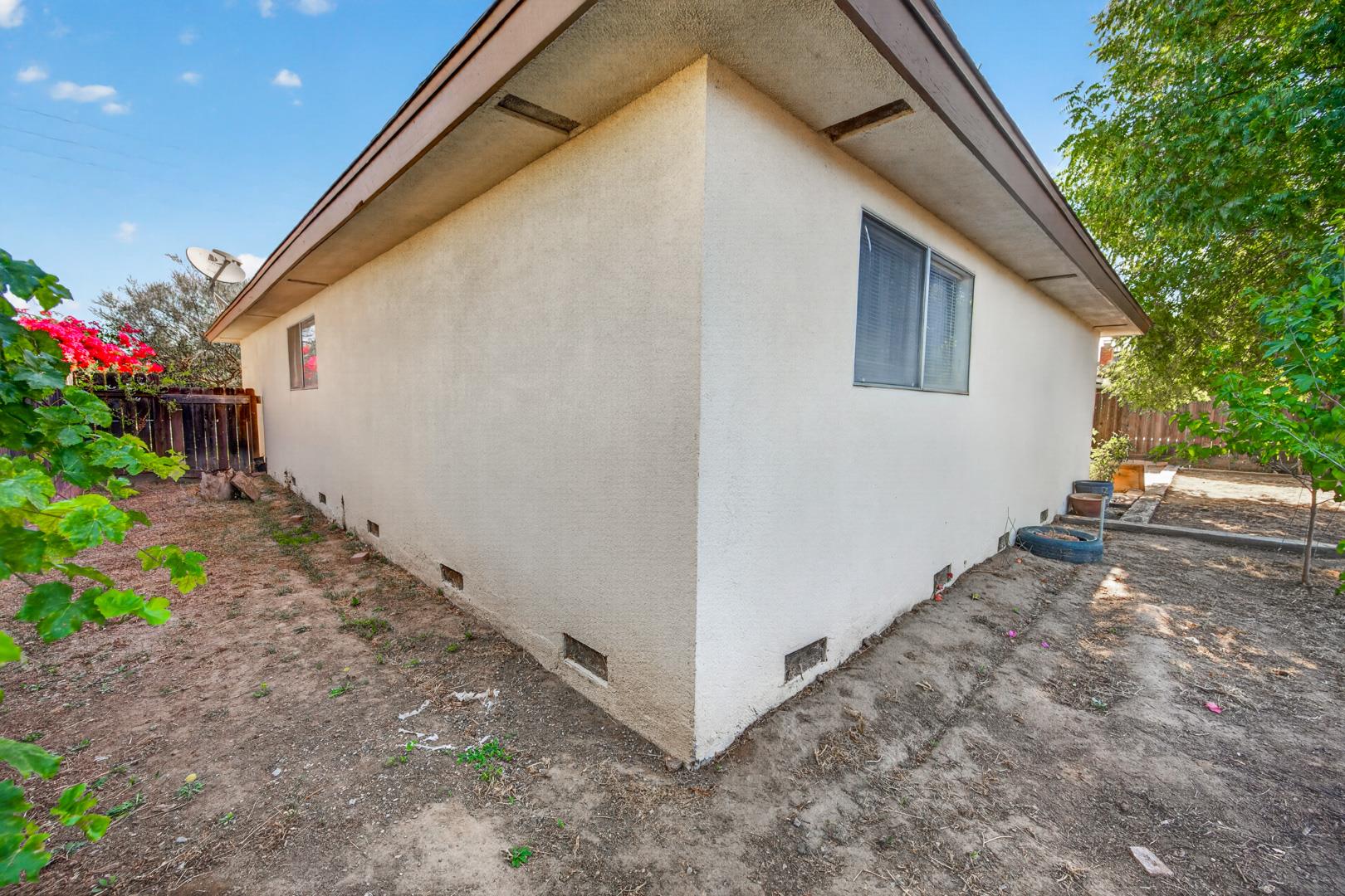 692 W Gettysburg Ave, photo 50