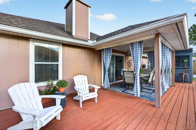 Covered porch with wicker chairs at 3112 Silverado Cir, Green Cove Springs, FL 32043
