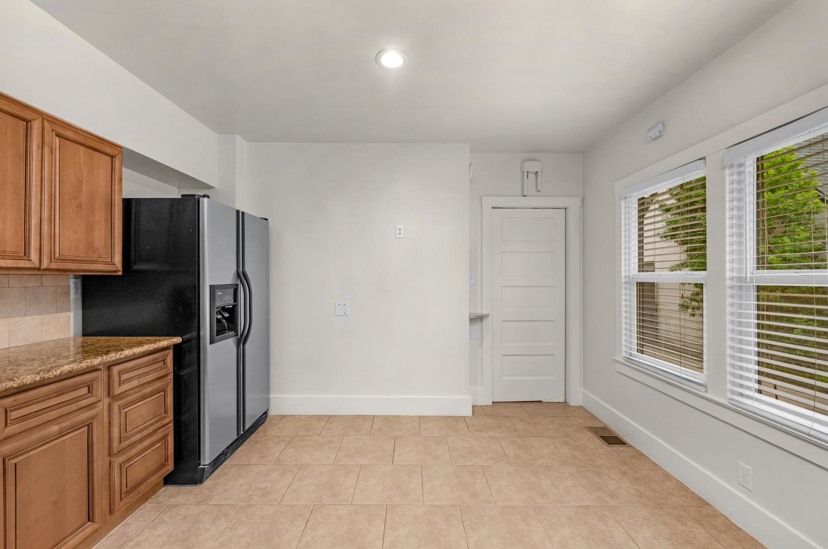 1009 N Vagedes Ave, photo 14