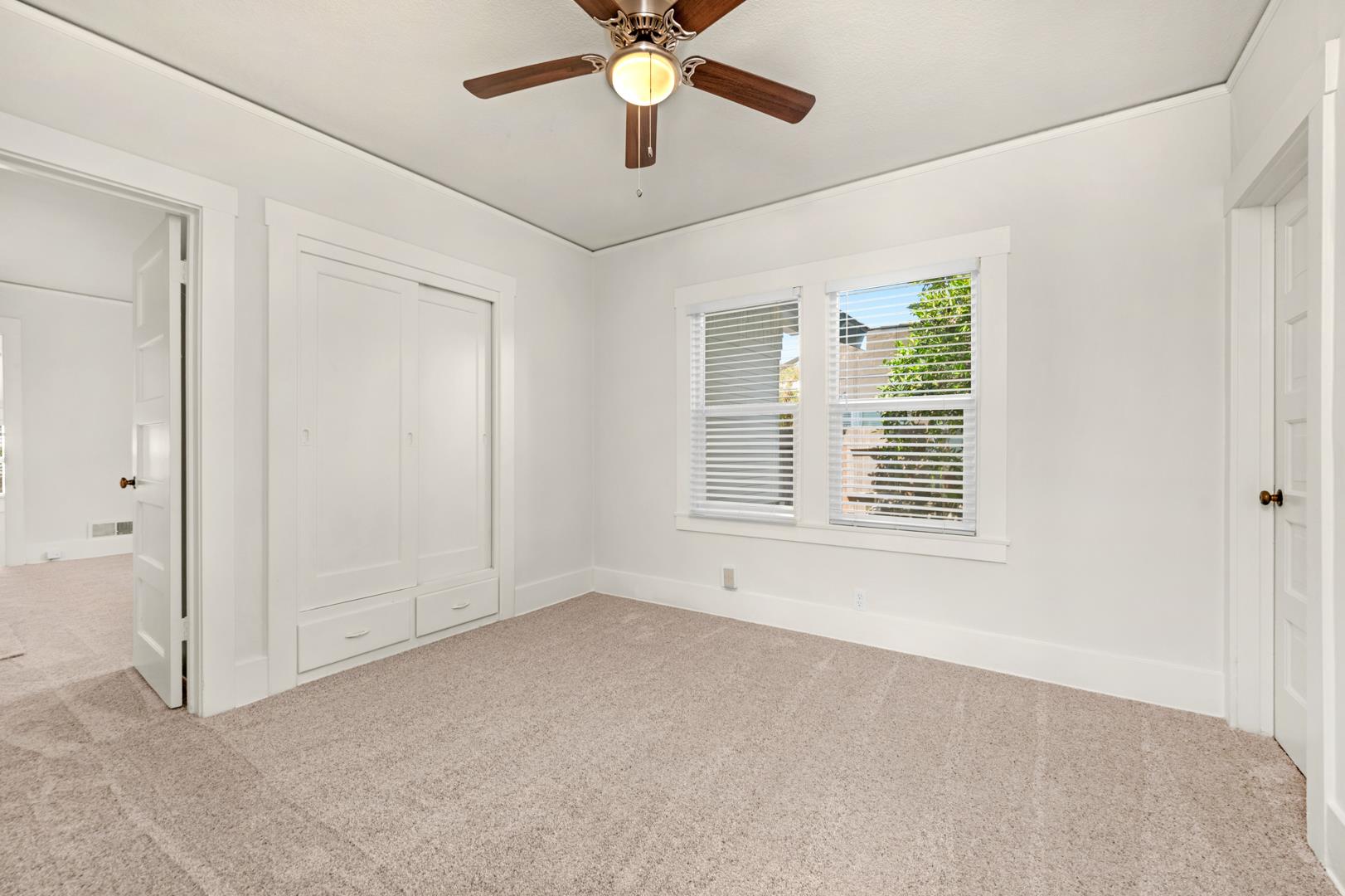 1009 N Vagedes Ave, photo 24
