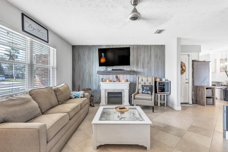 Photo 5 of 106 Saratoga Cir S, Atlantic Beach, FL 32233, photographed by Megapixeler