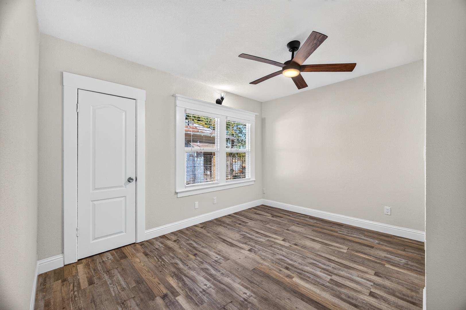 926 N Thorne Ave, photo 24