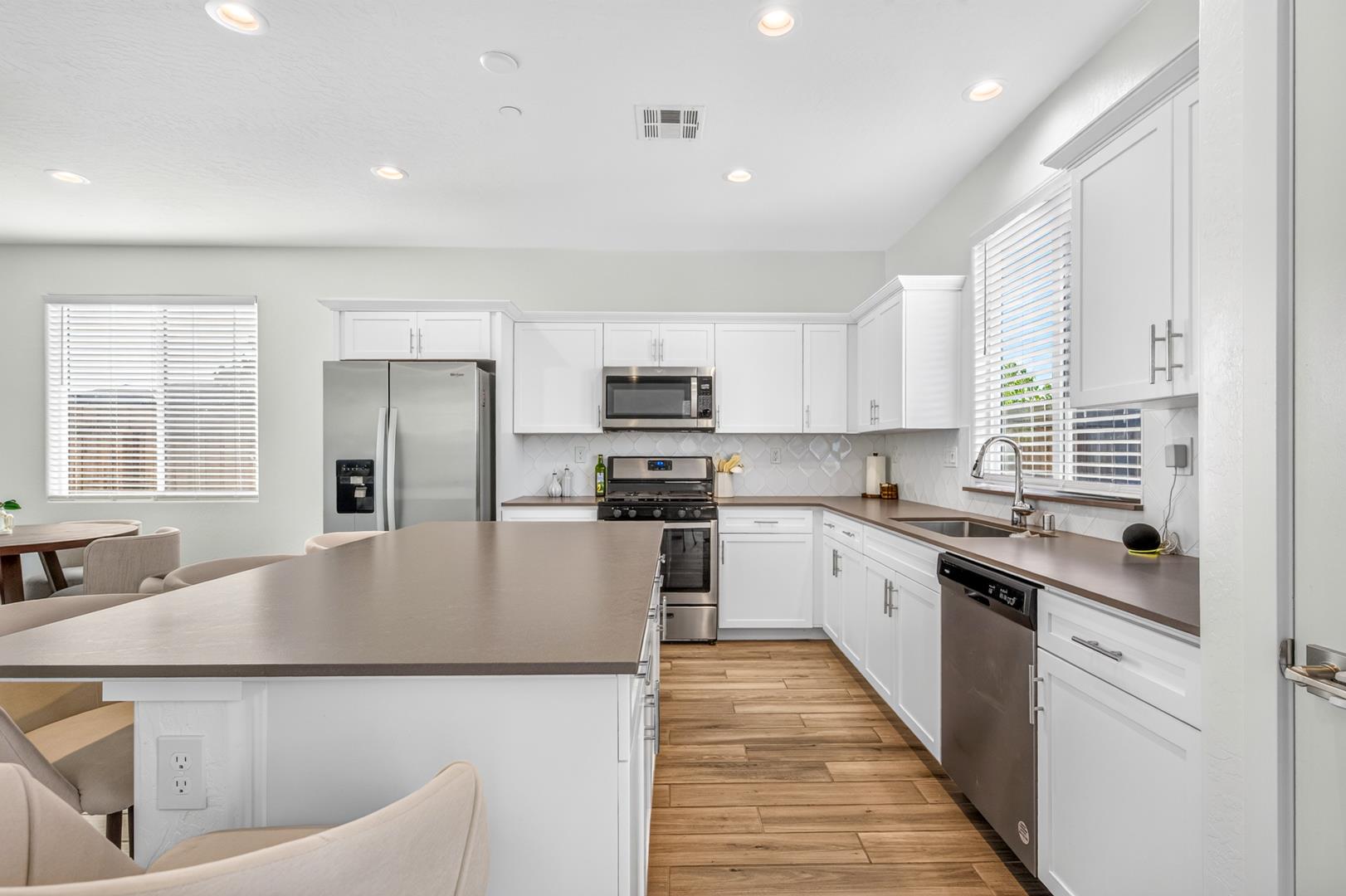 6050 W Swift Ave, photo 23