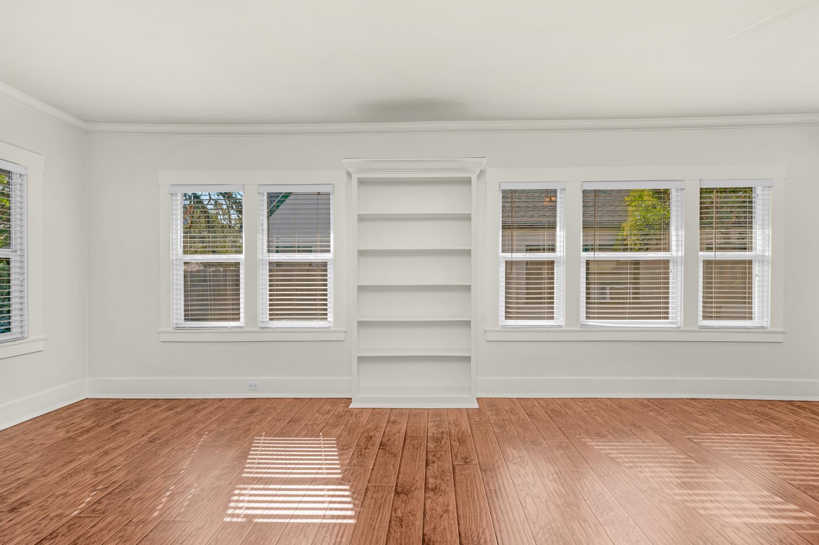 1009 N Vagedes Ave, photo 11