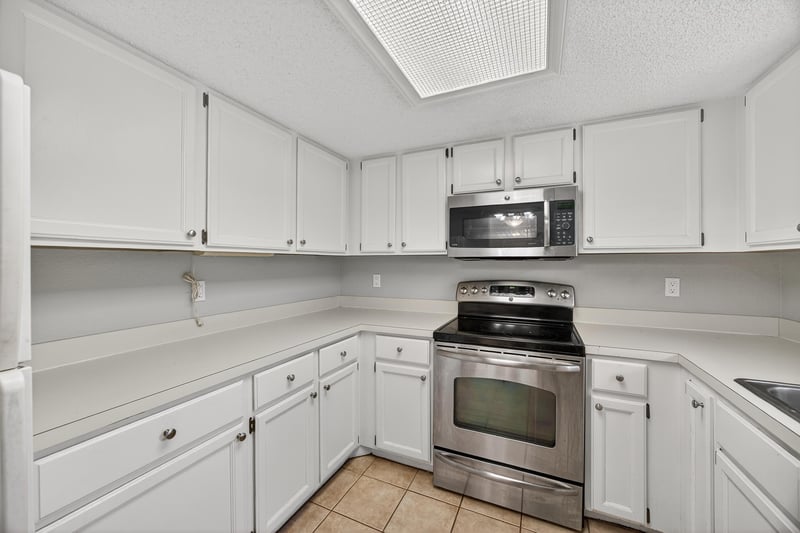 Photo 12 of 3945 Oak St, Jacksonville, FL 32205, photographed by Megapixeler