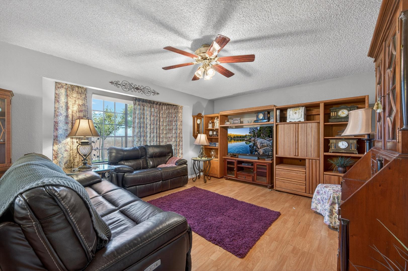 686 N Hayes Ave, photo 23
