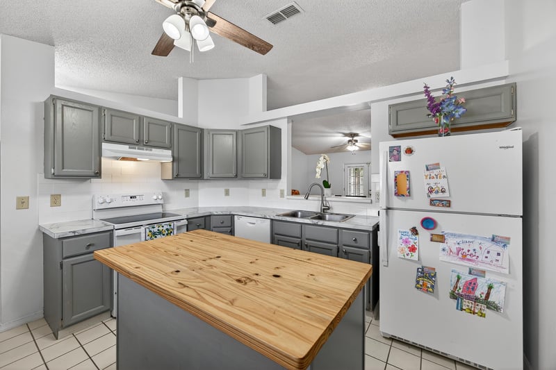 Photo 12 of 7613 Chelmsford Dr, Jacksonville, FL 32244, photographed by Megapixeler