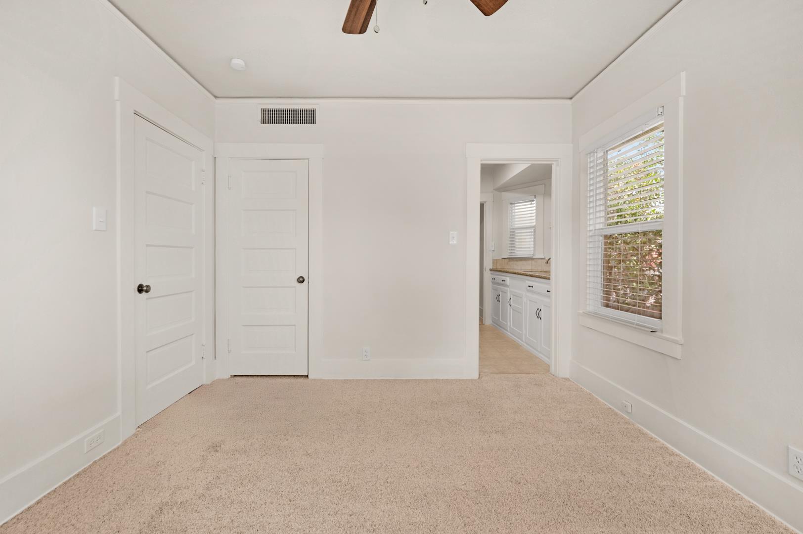 1009 N Vagedes Ave, photo 30