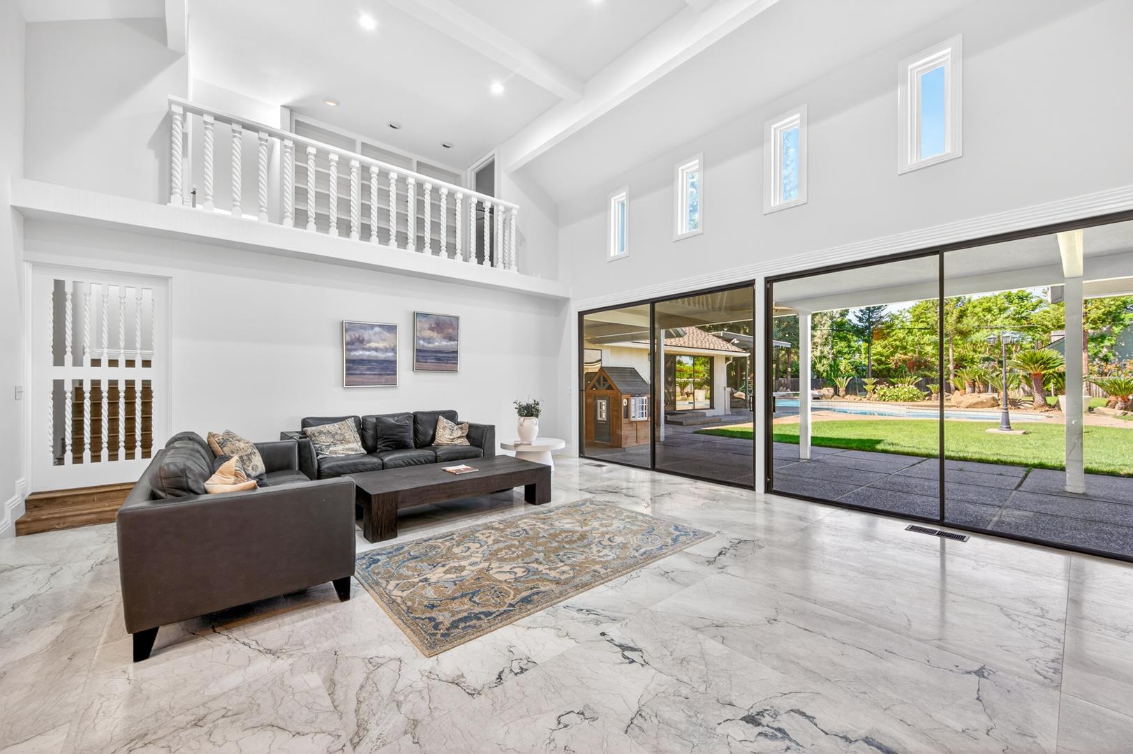 5261 N Van Ness Blvd, photo 48