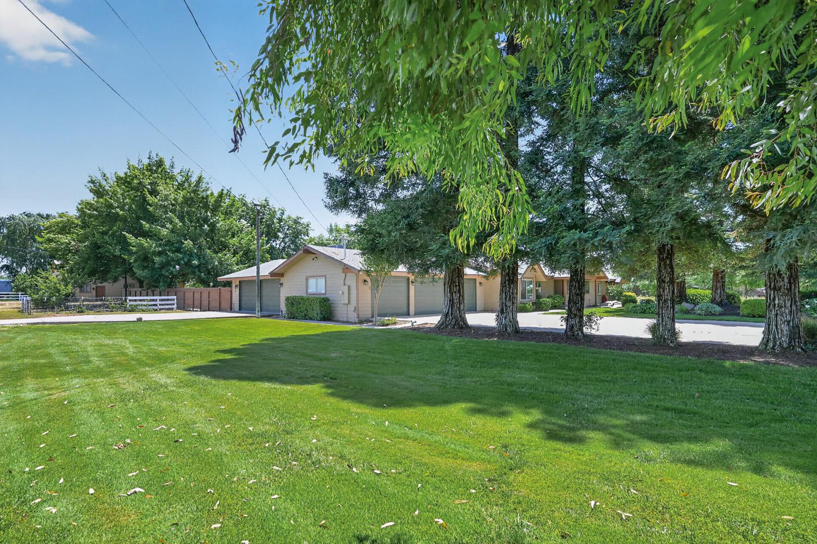1185 N Locan Ave, photo 91