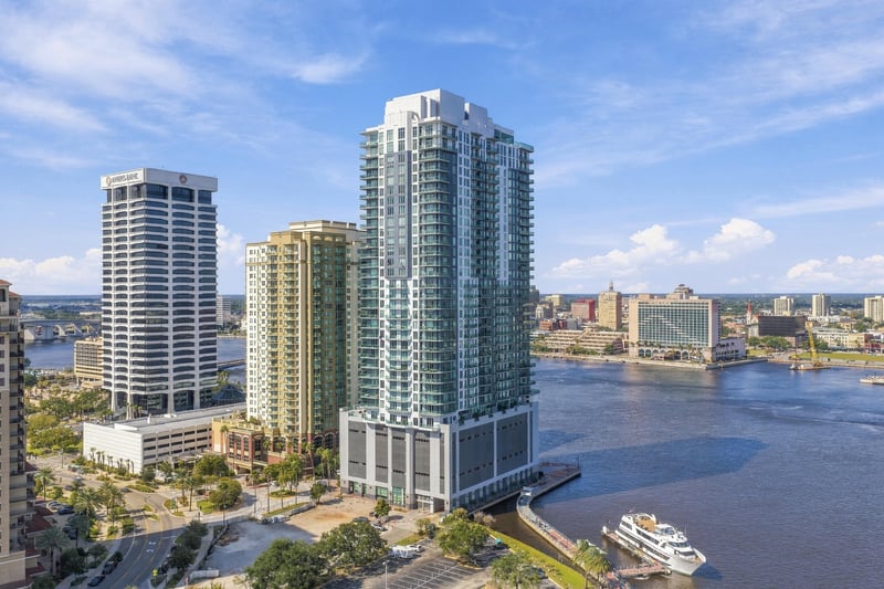 Aerial view of the riverfront skyline and marina, photographed by Megapixeler on Riverplace Blvd, Jacksonville