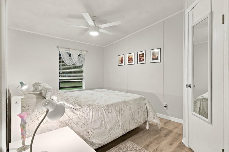 Bedroom, photographed by Megapixeler on Secret Cove Rd, Middleburg, FL