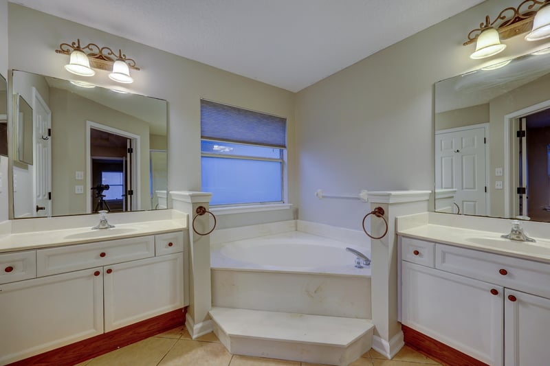 Primarty Bath at 3382 Chapel Ct, Jacksonville, FL 32226