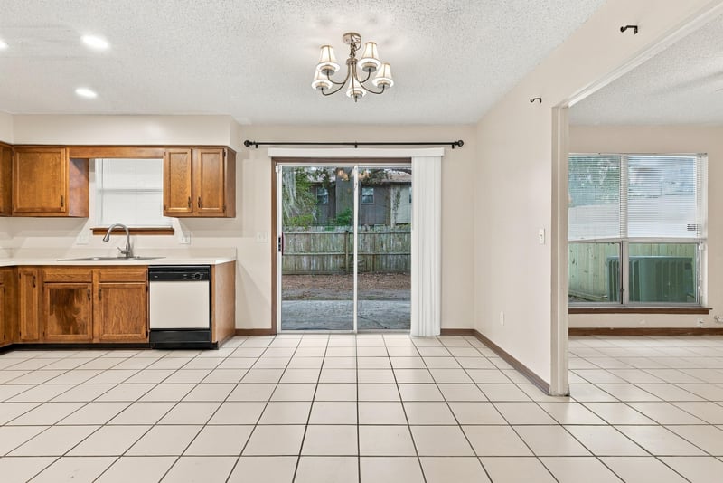 Kitchen with sliding glass door, photographed by Megapixeler on Blue Teal Ct, Jacksonville