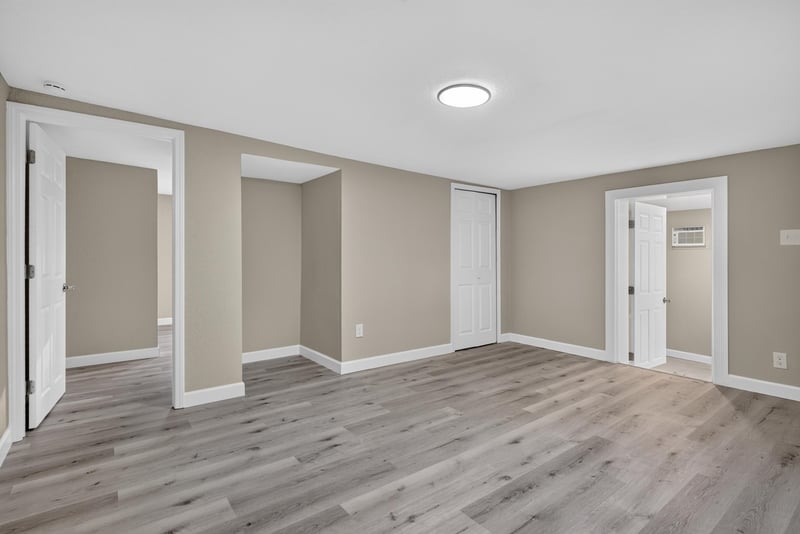 Wide view of empty room with doors, photographed by Megapixeler on Susie St, Jacksonville