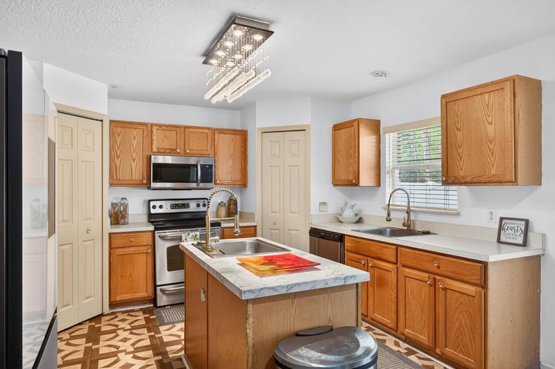 Photo 16 of 5537 Shady Pine St S, Jacksonville, FL 32244, photographed by Megapixeler