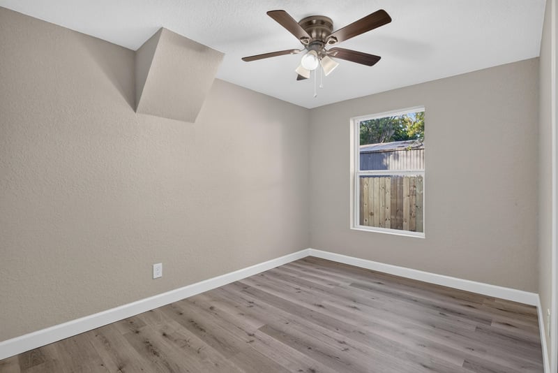 Empty bedroom, photographed by Megapixeler on Susie St, Jacksonville