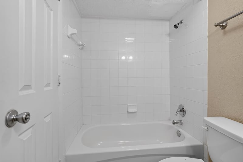 Bathroom with tub-shower combination at 5811 Atlantic Blvd unit 47, Jacksonville, FL 32207