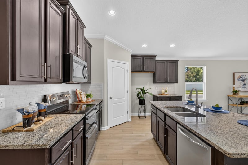 Kitchen island with pendant lighting and tile backsplash at 10066 Andean Fox Dr, Jacksonville, FL 32222