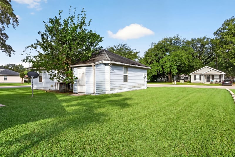 Photo 31 of 821 Oak Arbor Cir, Jacksonville, FL 32206, photographed by Megapixeler