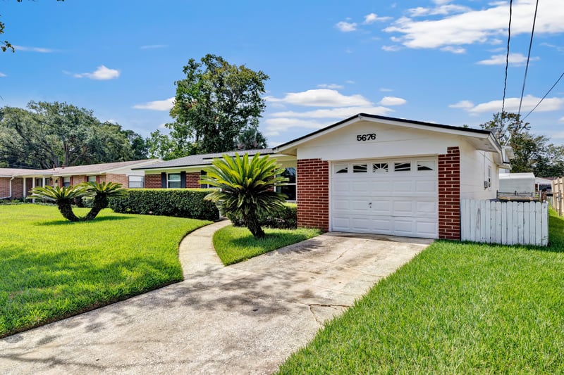 Photo 2 of 5676 Flagstaff Rd, Jacksonville, FL 32207, photographed by Megapixeler