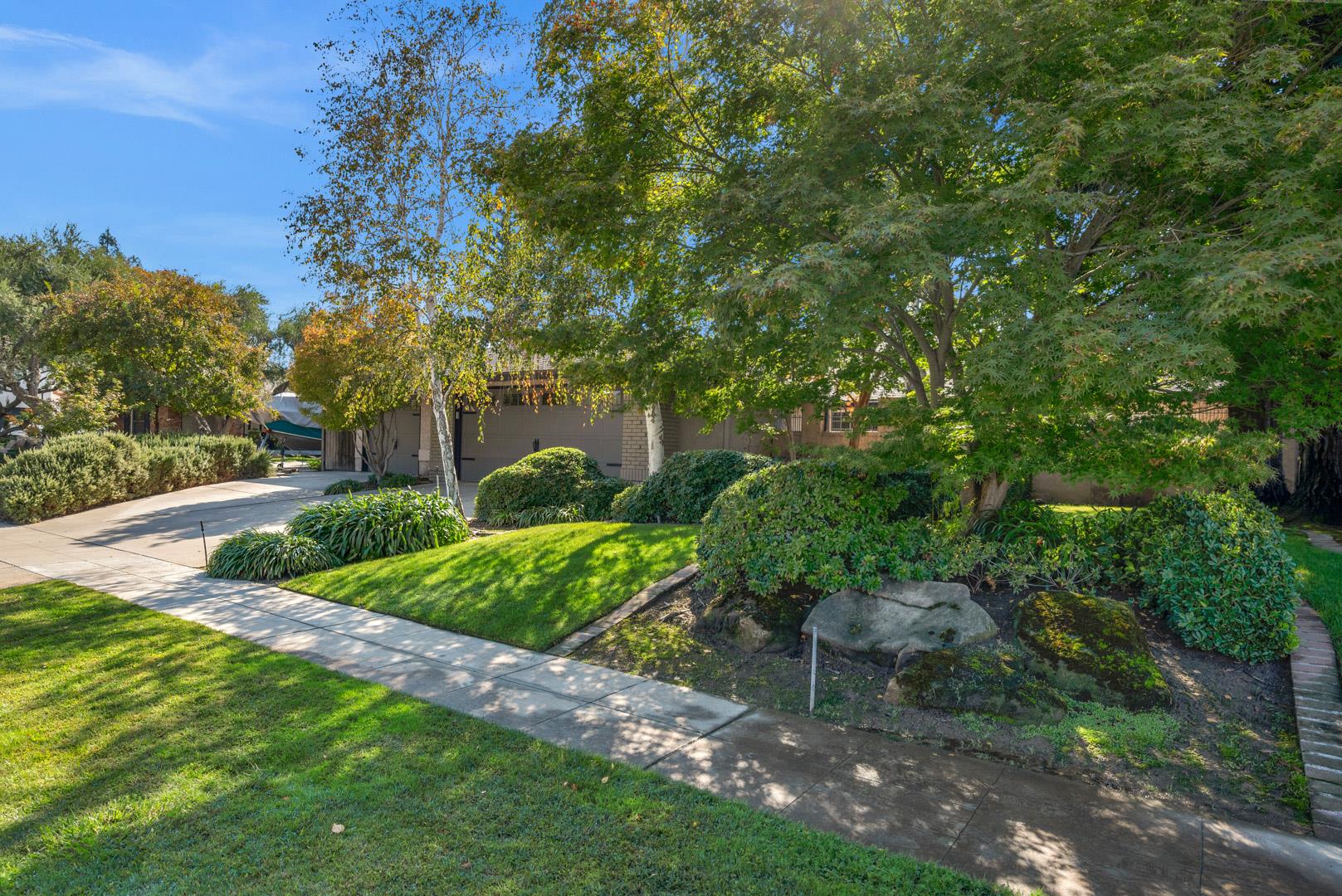 787 E Vermont Ave, photo 8