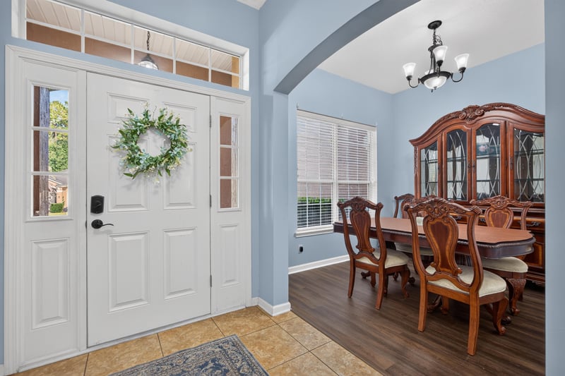 Foyer with front door and view to dining room at 3112 Silverado Cir, Green Cove Springs, FL 32043