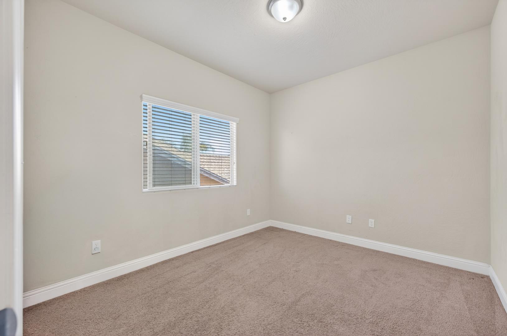 5281 N Phoenix Ave, photo 48