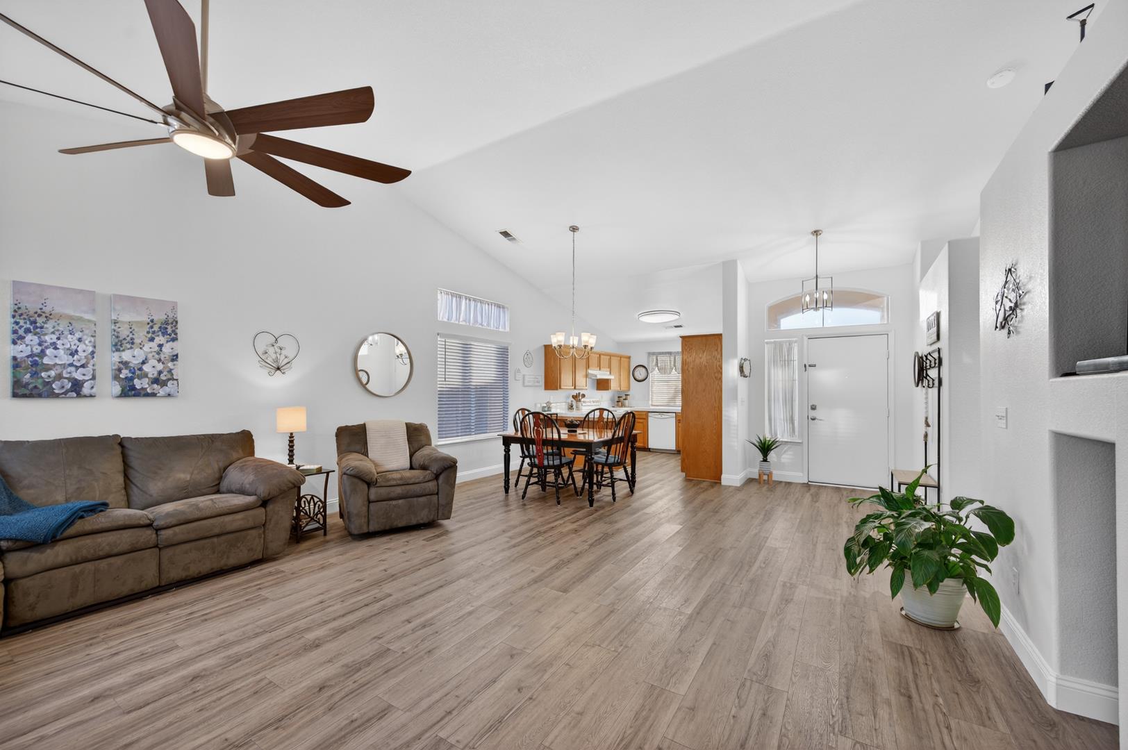 8652 N Sierra Vista Ave, photo 17