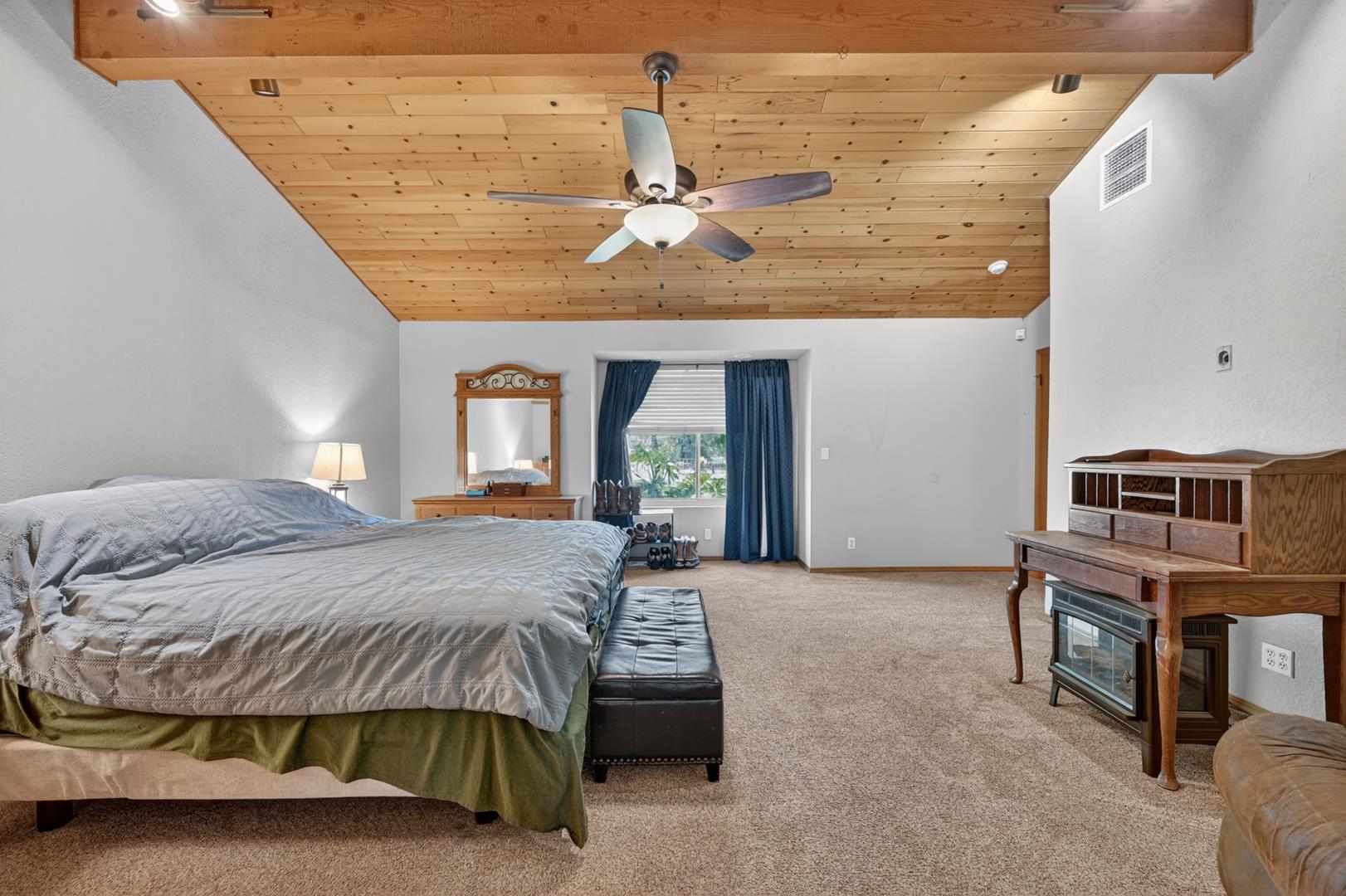 1185 N Locan Ave, photo 61