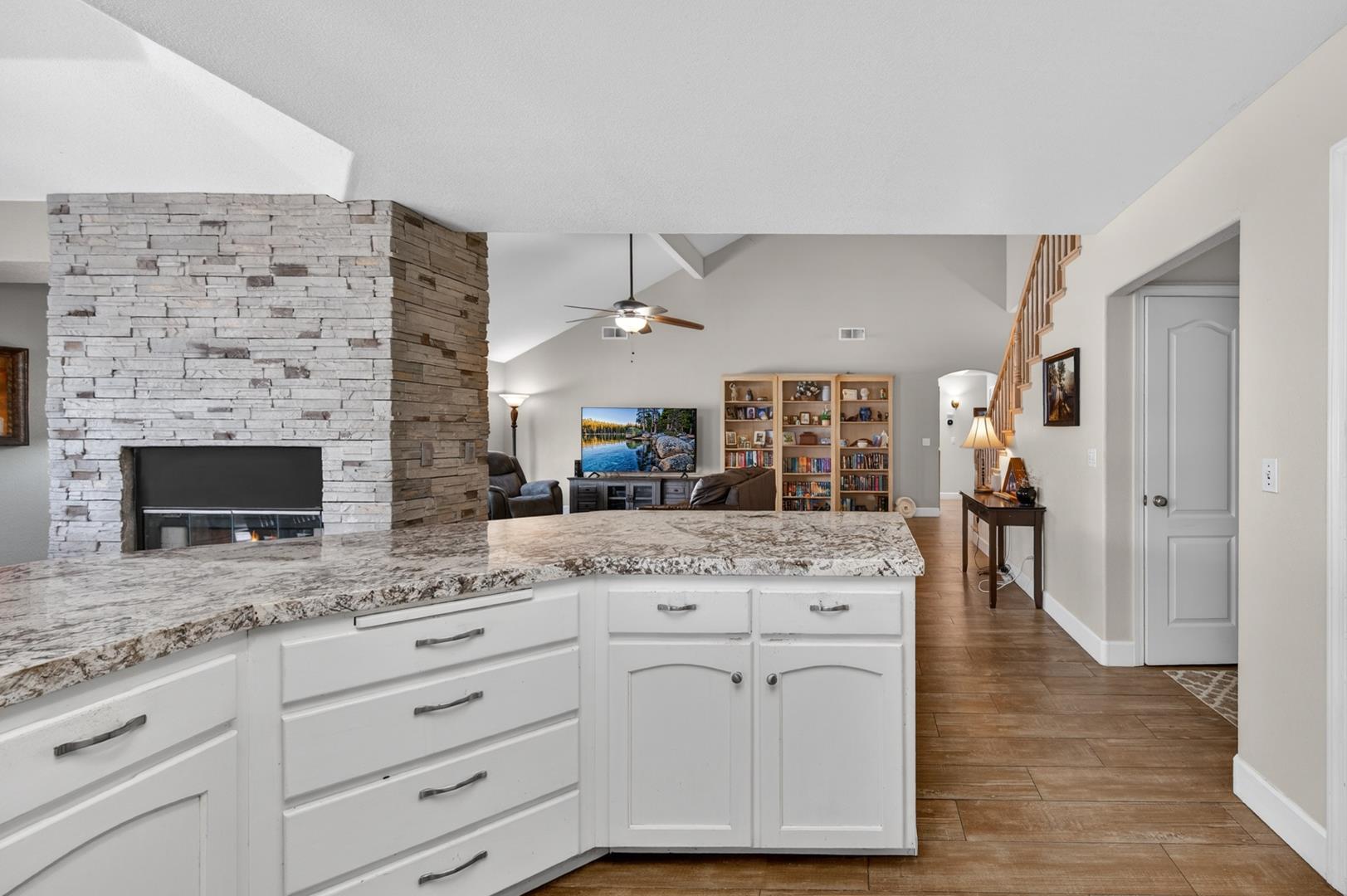 6367 N Selland Ave, photo 25